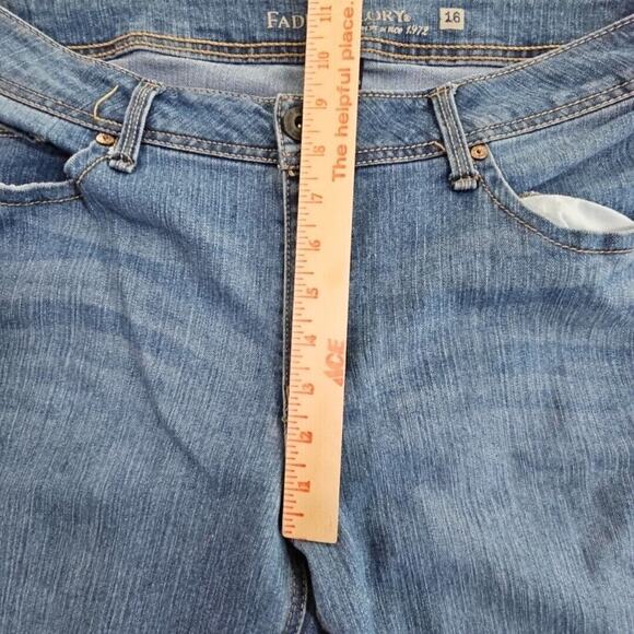Faded Glory Jeans Women's size 16 (36x22) Blue Medium Wash Mid Rise Cropped - Picture 9 of 16